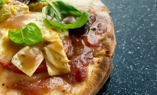 Pizza classiqu mozzarella fraîche et tomate avec vinaigrette érable-canneberge par CANNE BERGE