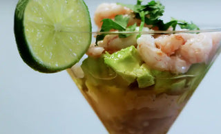 Ceviche de crevette, avocat et canneberge séchée CANNE BERGE par Nutra-Fruit dans un verre de martini