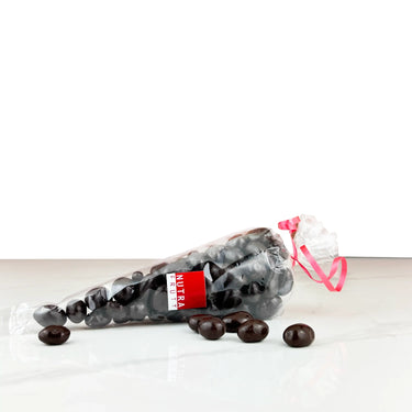 Cône de 200g de canneberges séchées enrobées de chocolat noir par CANNE BERGE.