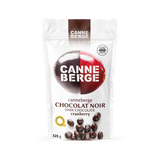 Sac de 325g de canneberges enrobées de chocolat noir par CANNE BERGE. Aliments préparés au Québec.