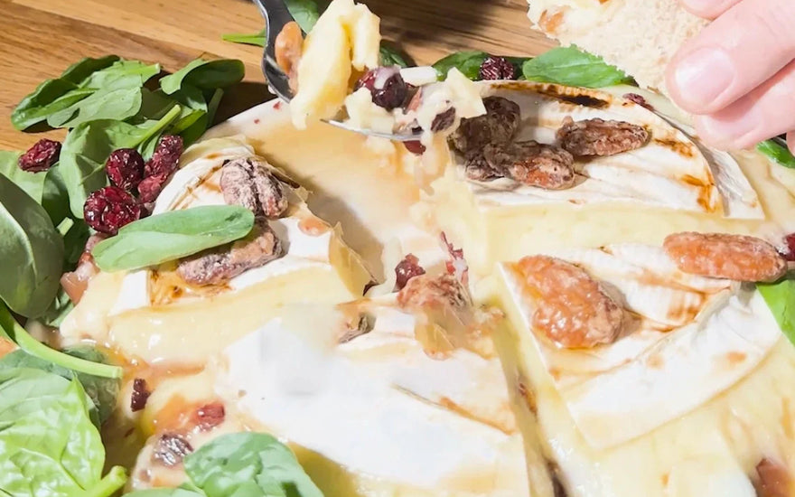 brie fondant avec confit d'oignon et canneberge par CANNE BERGE. Aliments préparés au Québec par Nutra-Fruit