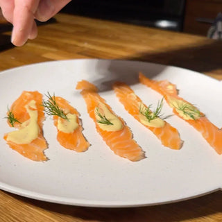 Gravlax de saumon au Gin Bota & sauce sucrée