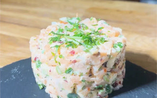 Tartare de saumon, canneberges & amandes