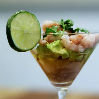 Ceviche de crevette, avocat et canneberge séchée CANNE BERGE par Nutra-Fruit dans un verre de martini